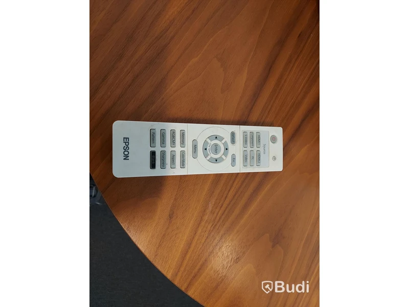Konferens bord, stolar, Samsung bildskärm, Epson projektor