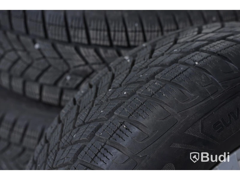 Vinterhjul Goodyear friktionsdäck UltraGrip Ice SUV GEN-1 på CSP fälg - 215/65 R17 - 99T. Passar bl.a till Volkswagen Tiguan.