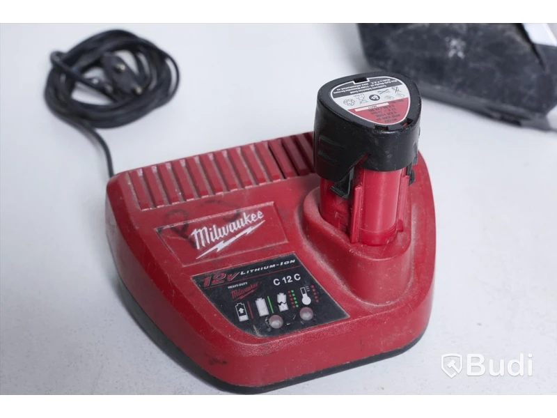Byggradio MILWAUKEE M18 JSR-0A med batteri och laddare.