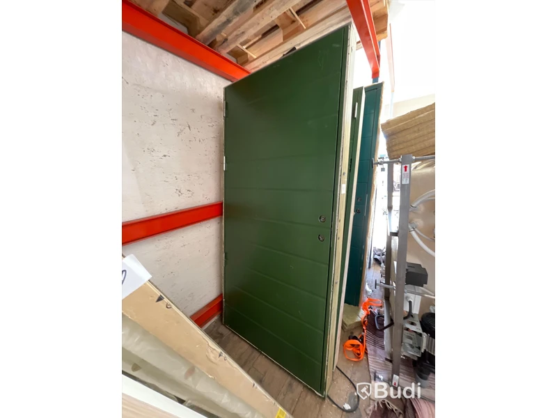 Dörr med karm - 100 x 210 cm