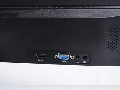 Datorskärm Voxicon D24FO med tangentbord och HDMI kabel.