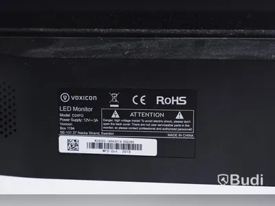 Datorskärm Voxicon D24FO med tangentbord och HDMI kabel.