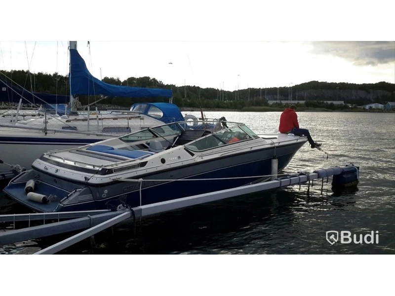 Formula 242LS Motorbåt