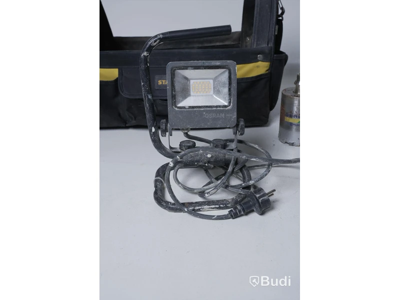 Verktygsväska med Husqvarna D1210 borr, 2 arbetslampa LED, digital multimeter och smygvinkel