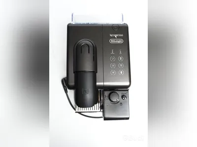 NESPRESSO De Longhi Lattissima touch. Obs! Saknar en del, se sista bilden.