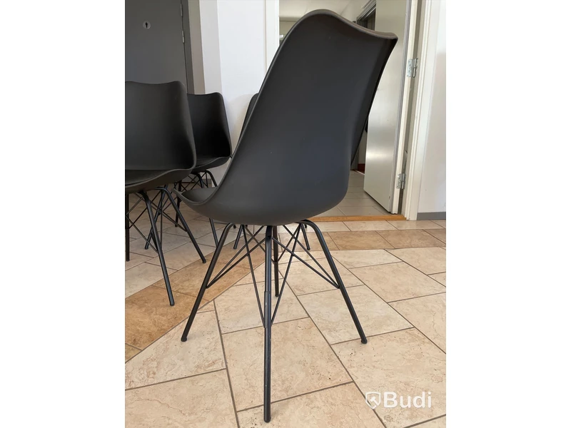4st svarta plaststolar