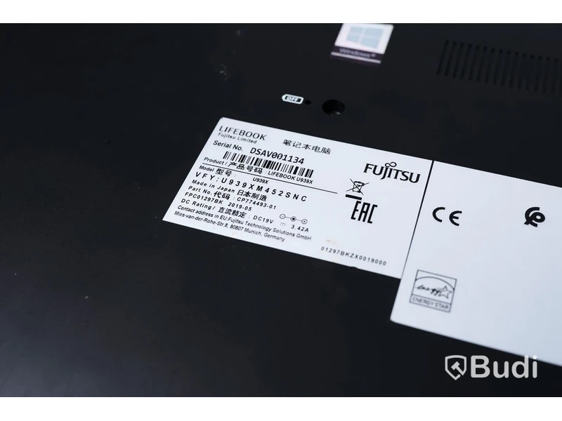 Bärbar dator - Fujitsu Lifebook U939X, Intel Core i5, RAM 16GB och ​​hårddisk 500GB inkl Fujitsu laddare och väska. OBS datorn har en skärmskada.