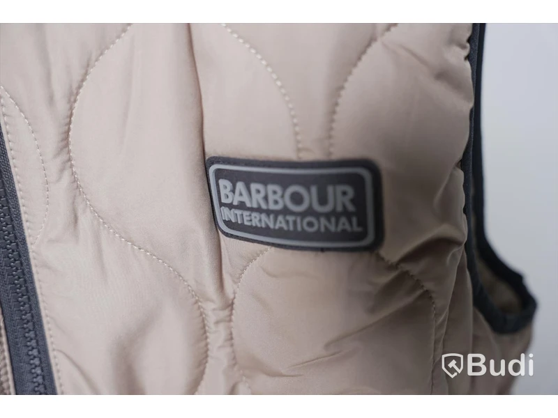Väst - Barbour International Accelerator Race Gilet (Storlek M). Nypris 1790kr