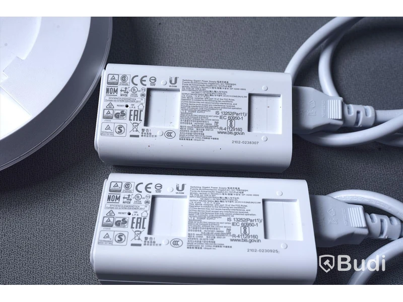 2st Trådlösa åtkomstpunkter - Ubiquiti UniFi AC-LITE med nätverkskabel, strömförsörjning mm.