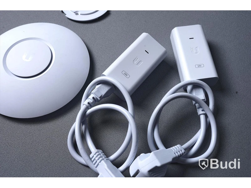 2st Trådlösa åtkomstpunkter - Ubiquiti UniFi AC-LITE med nätverkskabel, strömförsörjning mm.