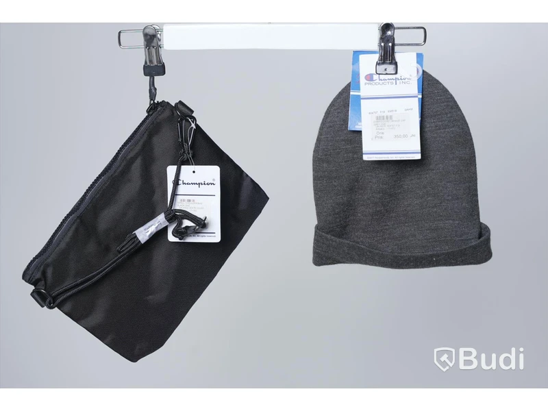 Mössa och väska - Champion Embroided Beanie & Small Shoulder Bag
