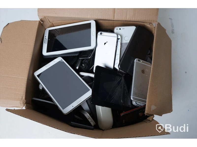 Parti med utrangerade mobiltelefoner och tablets - OBS! Reparationsobjekt