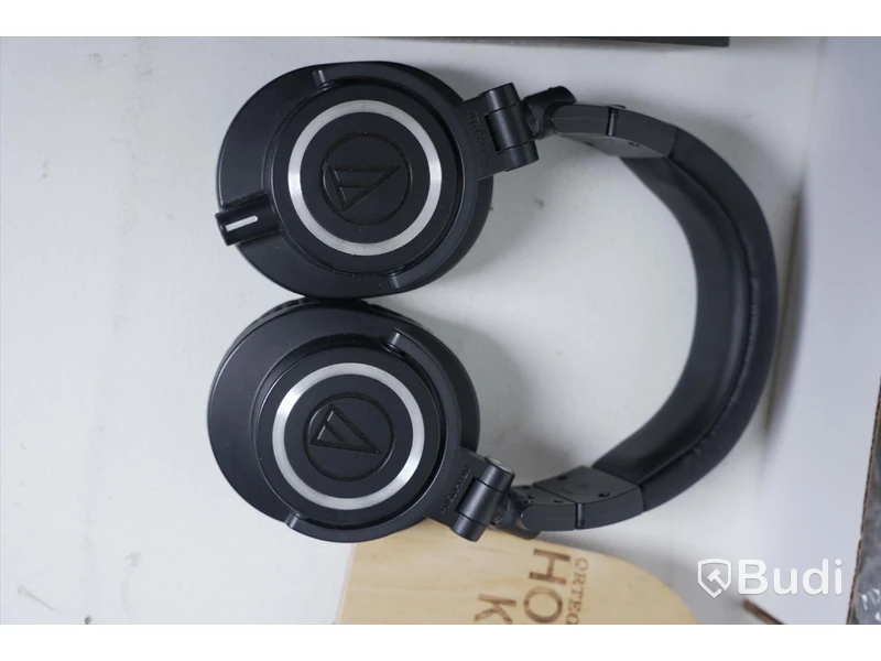 Diverse musikutrustning - Mogees trigger, Ortega Horsekick, Shure Beta 58A, Audio Technica ATH-M50X (OBS reparationsobjekt!)
