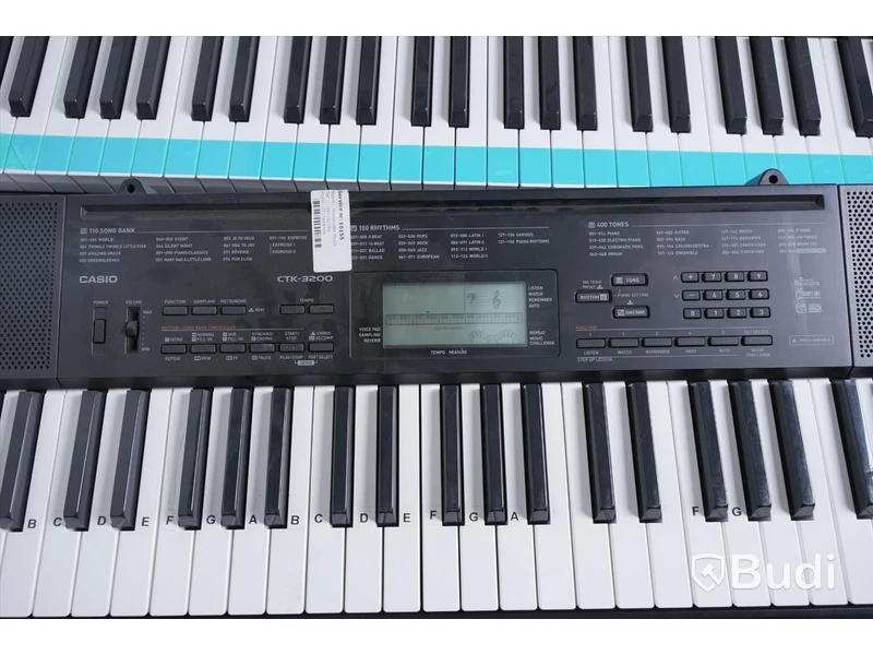 Elpianon 5st - Yamaha PRS E313, Casio CTK-3200, Roland E-16, Keystation 61 MK3, Roland U-20. (OBS reparationsobjekt!)