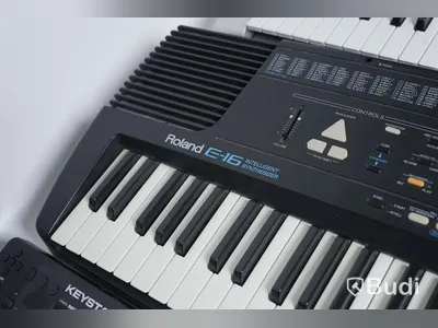 Elpianon 5st - Yamaha PRS E313, Casio CTK-3200, Roland E-16, Keystation 61 MK3, Roland U-20. (OBS reparationsobjekt!)
