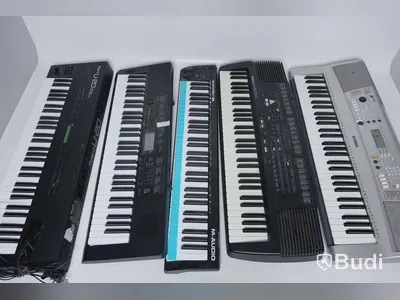 Elpianon 5st - Yamaha PRS E313, Casio CTK-3200, Roland E-16, Keystation 61 MK3, Roland U-20. (OBS reparationsobjekt!)