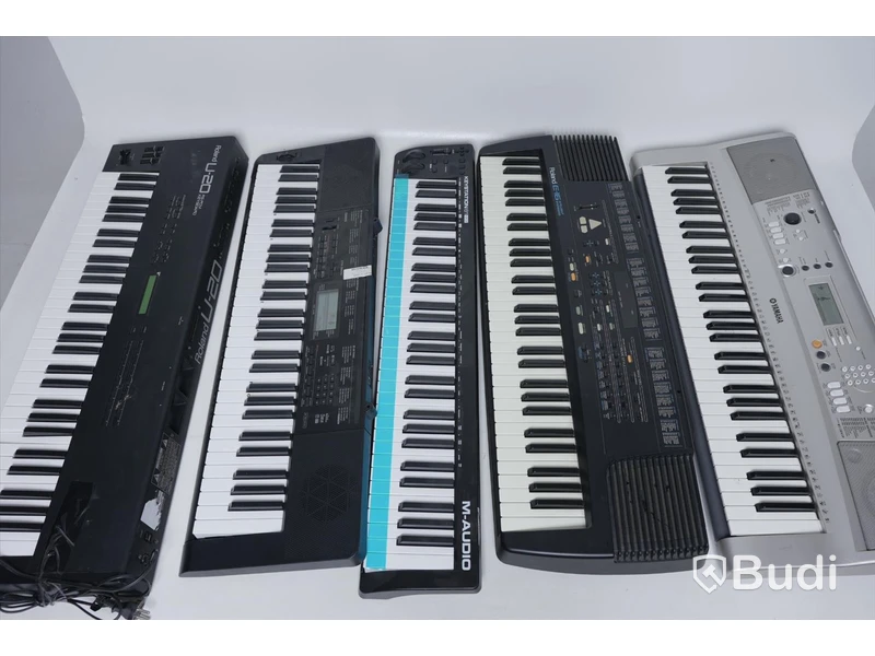 Elpianon 5st - Yamaha PRS E313, Casio CTK-3200, Roland E-16, Keystation 61 MK3, Roland U-20. (OBS reparationsobjekt!)