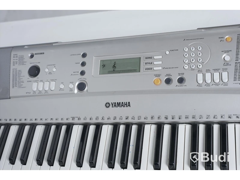 Elpianon 5st - Yamaha PRS E313, Casio CTK-3200, Roland E-16, Keystation 61 MK3, Roland U-20. (OBS reparationsobjekt!)