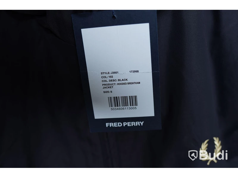Jacka - Fred Perry Hooded Brentham (Storlek S). Nypris 1999kr