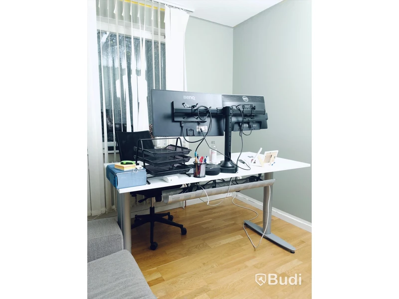 Elektriskt höj och sänkbart skrivbord vitt (Ca mått 160 x 80 cm)