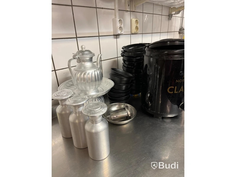 Serverings objekt allt på hyllor 1