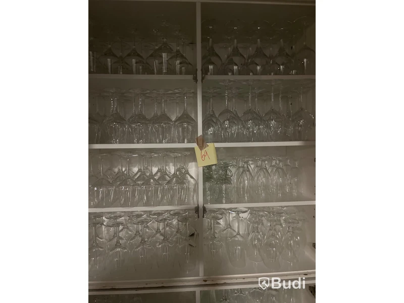 Glas i stor mängd.