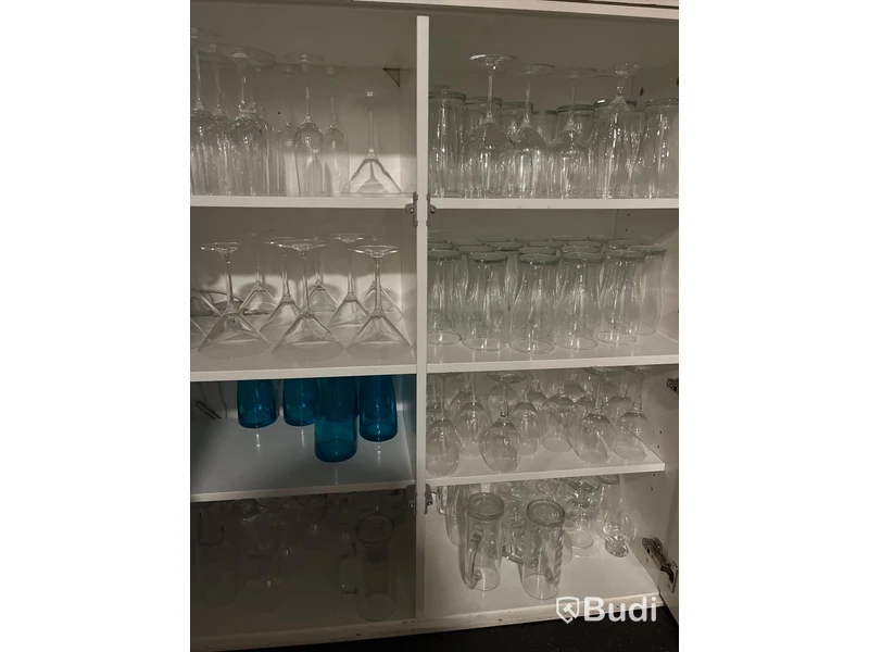 Glas i stor mängd.