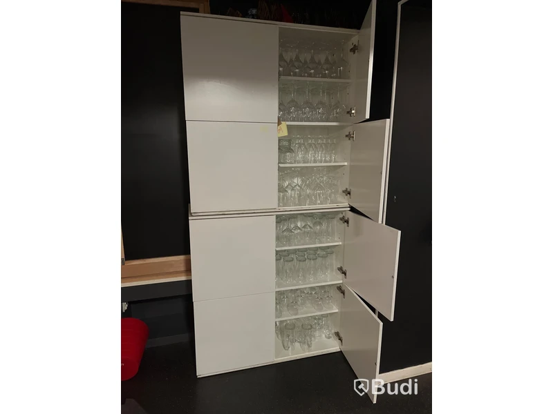 Glas i stor mängd.