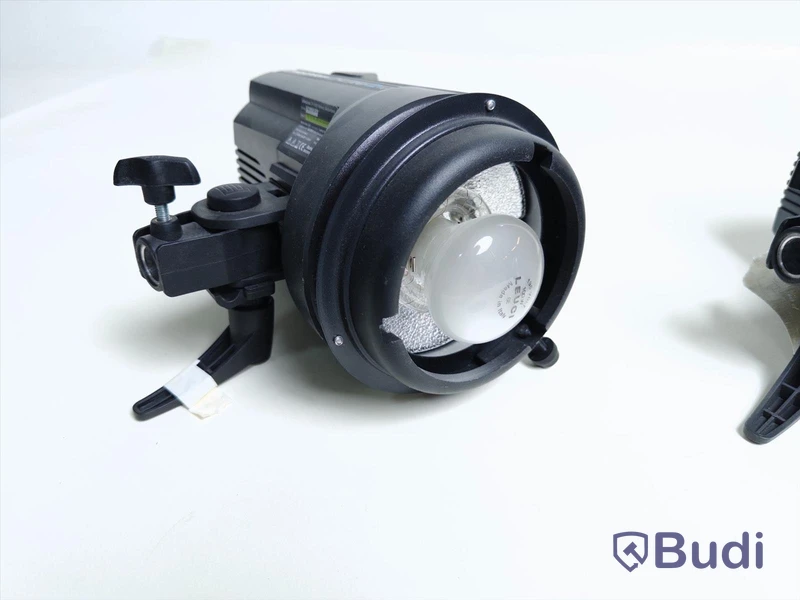 Elinchrom blixtar ink blixtsändare. D-lite 2 IT. 2st blixthuvuden och sändare ink Bowens-fäste.