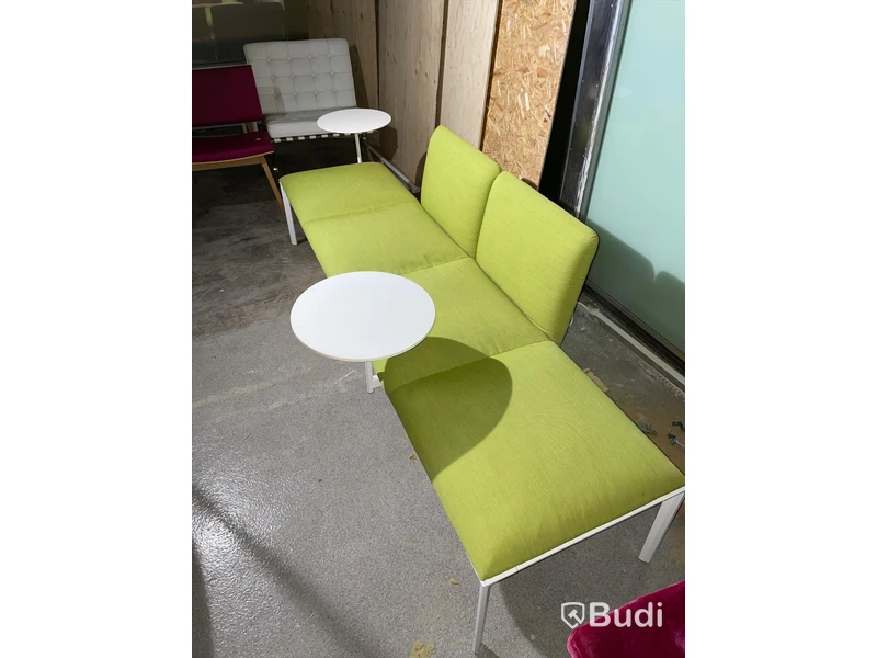 Soffa med bord