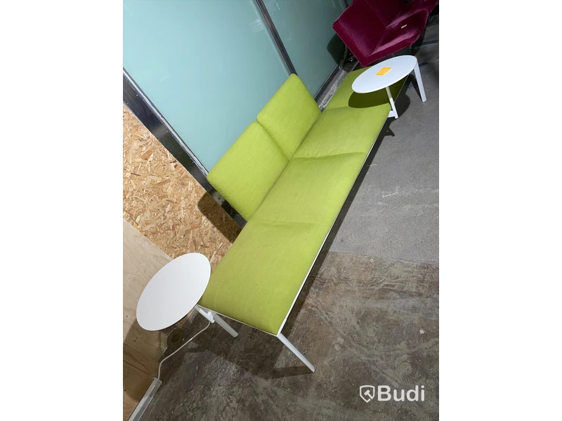 Soffa med bord