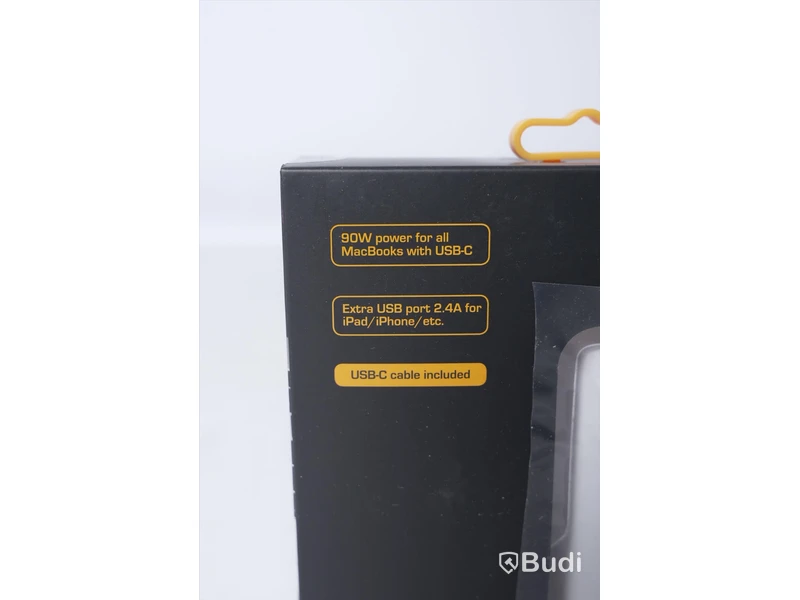 Laddare - MACLINE, 90W, USB-C och 2,4 USB-A Port