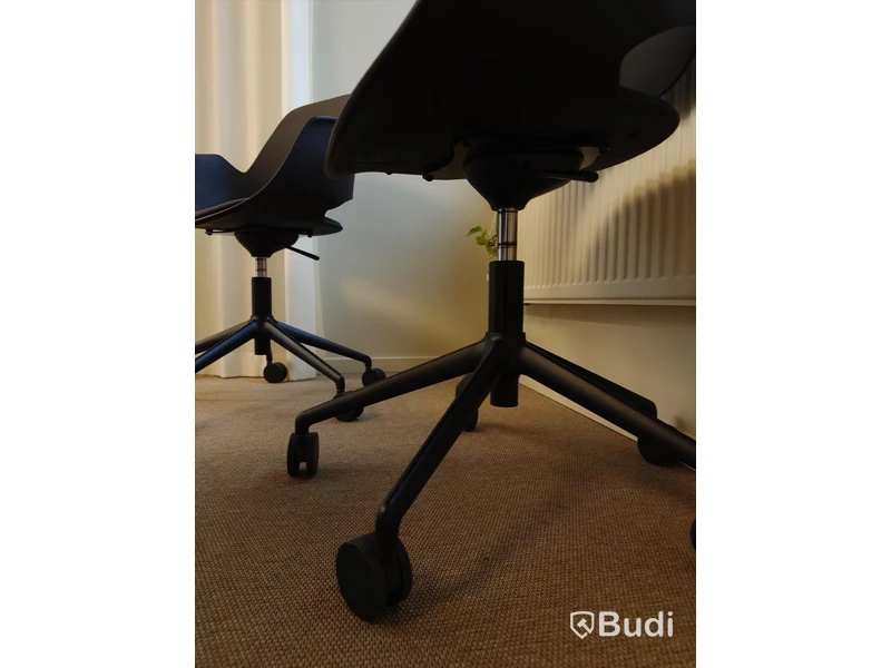 2st stolar från Houe Falk Chair