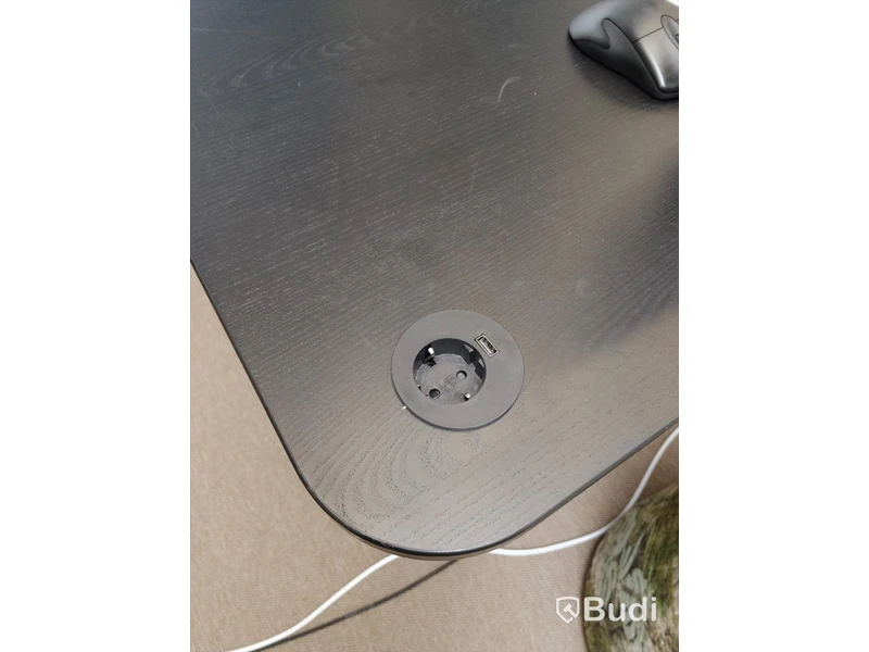 Elektriskt höj och sänkbart skrivbord