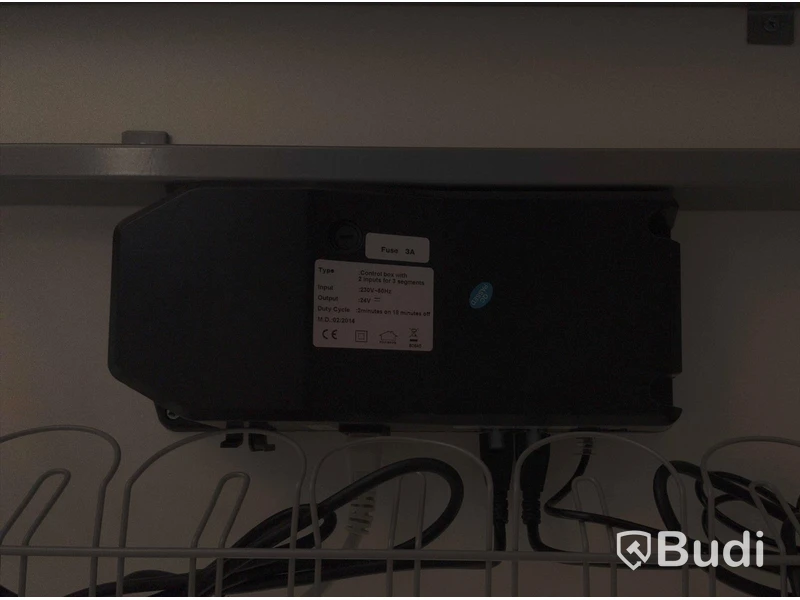 Elektriskt höj och sänkbart skrivbord vitt