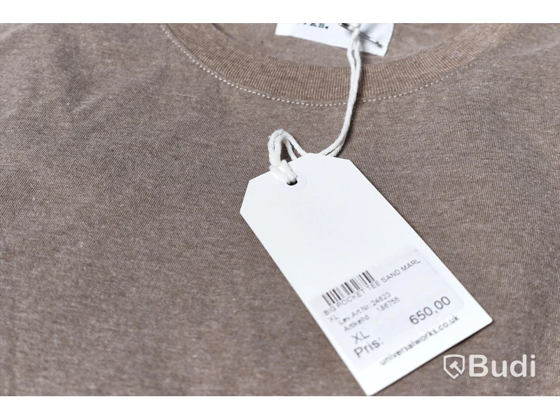 2 pack T-shirts - Backside club & Universal Works (Storlek XL). Nypris 1200kr