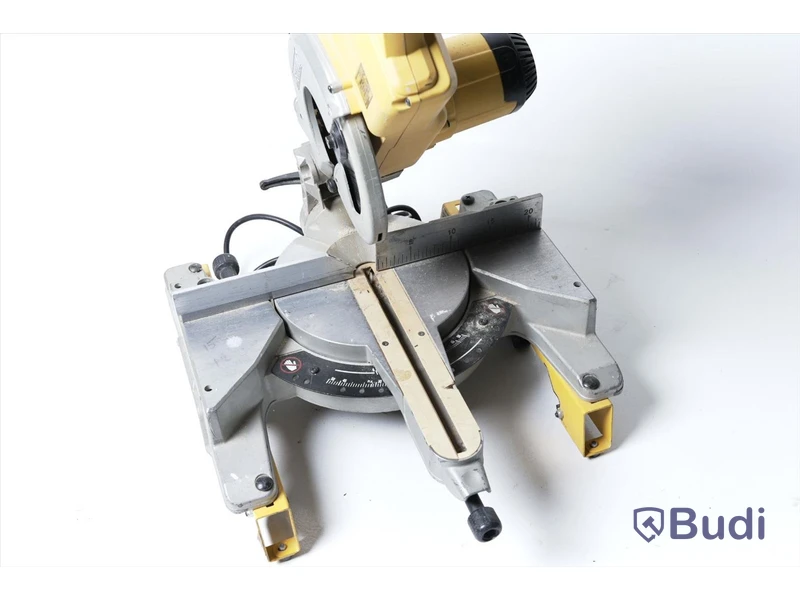 Kap- och gersåg - Dewalt DW777 med sågbänk.