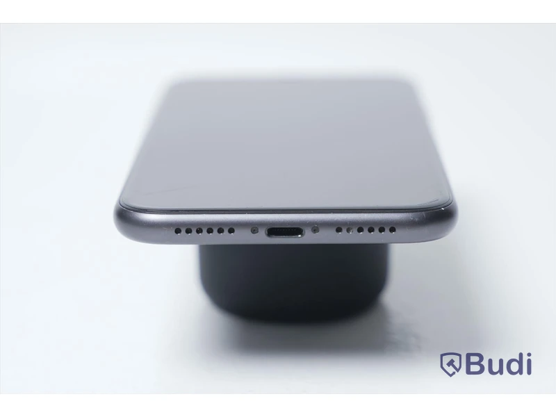 iPhone 11 64GB - Batterihälsa: 100 procent, Skärmen har repor samt sprickor