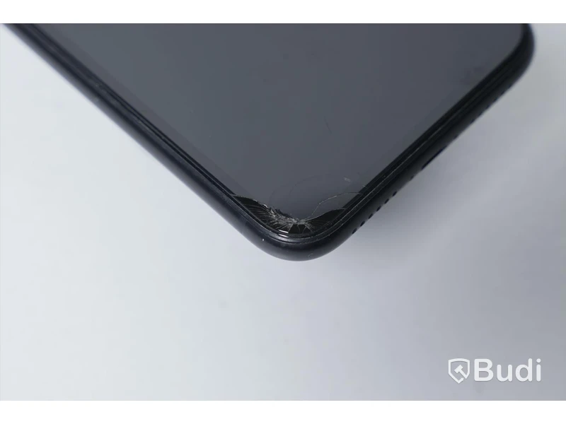 iPhone XR 64GB - Batterihälsa: 87 procent, Skärmen har sprickor samt repor