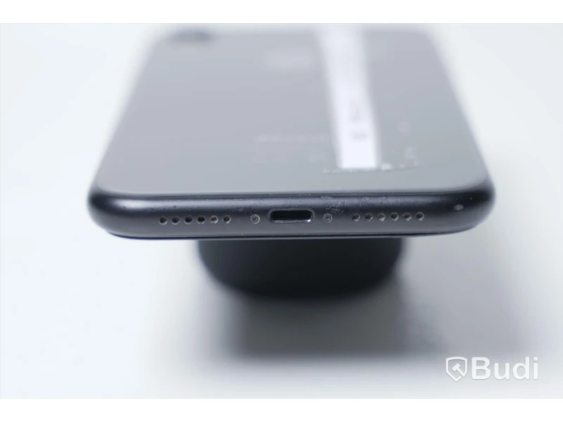 iPhone XR 64GB - Batterihälsa: 87 procent, Skärmen har sprickor samt repor