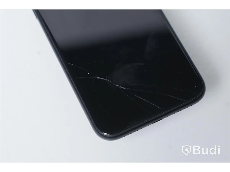 iPhone XR 128GB - Batterihälsa: 99 procent, Skärmen har sprickor samt repor