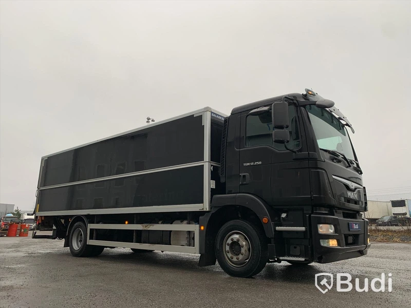 Lastbil MAN TGM 12.250 4x2 | Salaskåp Höj & sänk |