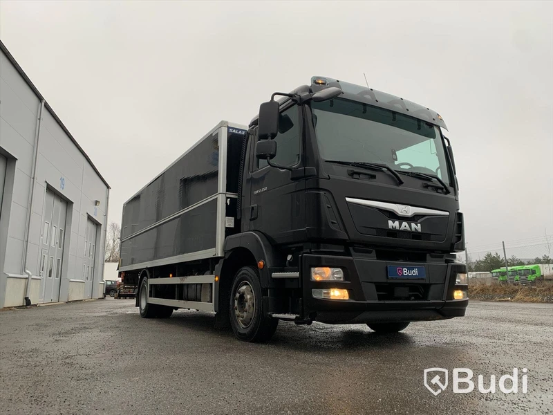 Lastbil MAN TGM 12.250 4x2 | Salaskåp Höj & sänk |