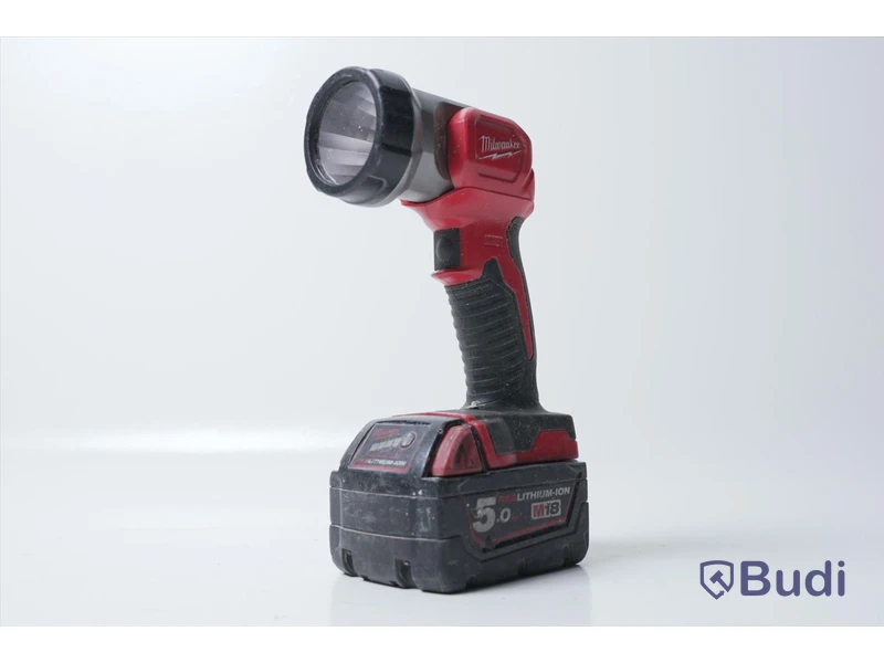 Milwaukee - Slagskruvdragare + LED-lampa (inkl två batterier + laddare)