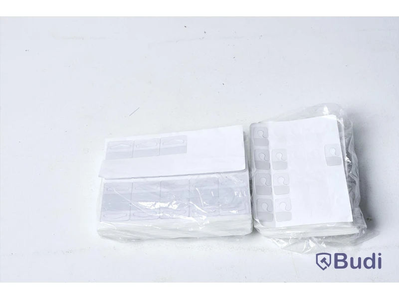 Förpackningsmaterial för butik - plastpåsar, presentkartonger