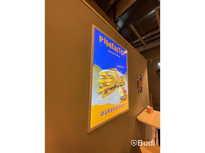 Affischhållare belyst