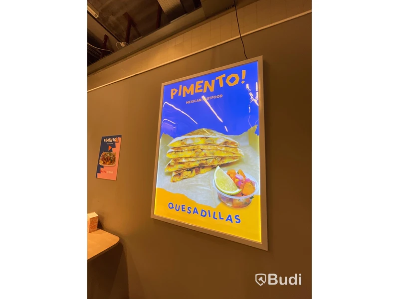 Affischhållare belyst