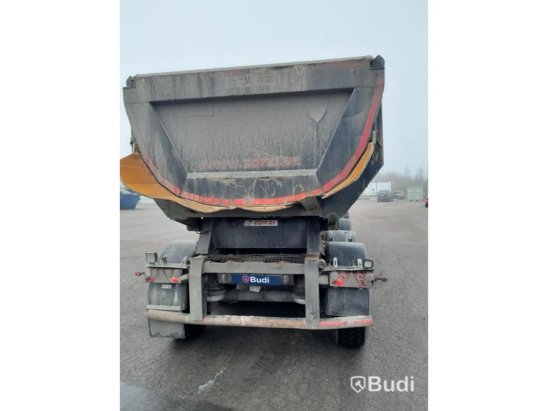 Dragbil Mercedes-Benz Arocs 3358-2015 med Zorzi asfaltstrailer -2014