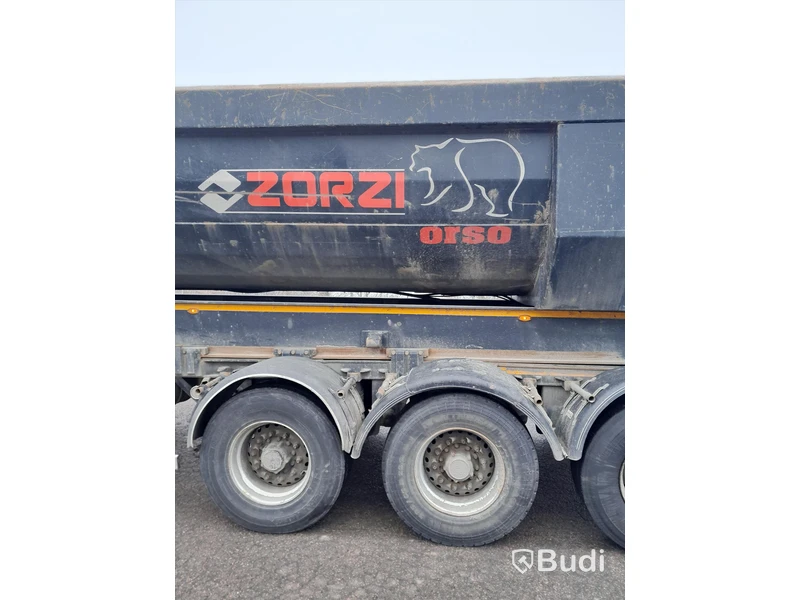 Dragbil Mercedes-Benz Arocs 3358-2015 med Zorzi asfaltstrailer -2014