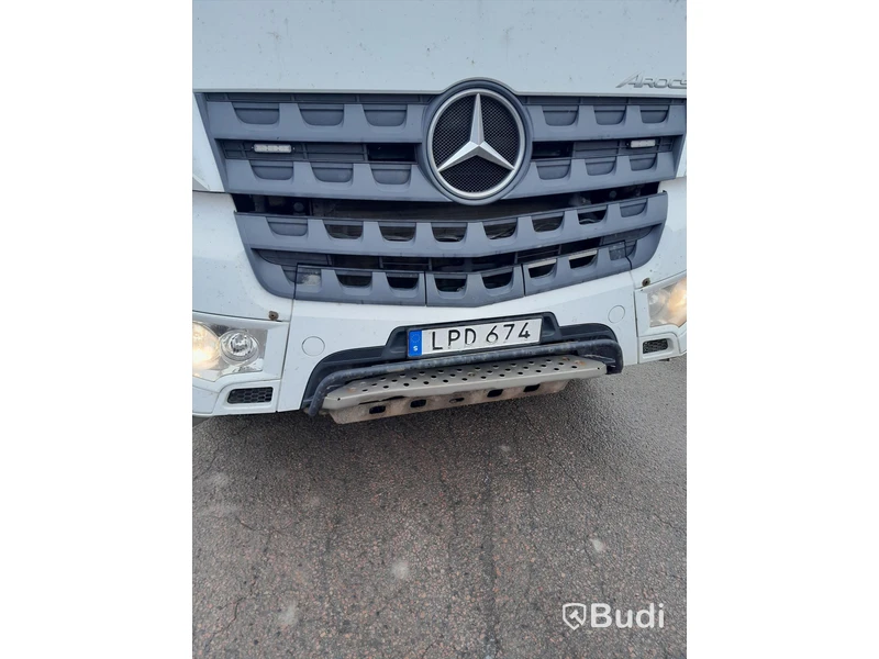 Dragbil Mercedes-Benz Arocs 3358-2015 med Zorzi asfaltstrailer -2014